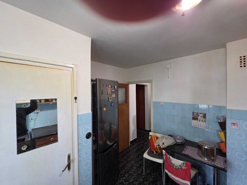 Drumul Taberei - Valea Calugareasca 2 camere decomandat 49 mp.