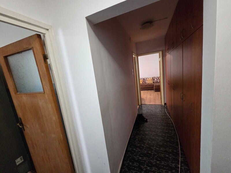 Drumul Taberei - Valea Calugareasca 2 camere decomandat 49 mp.